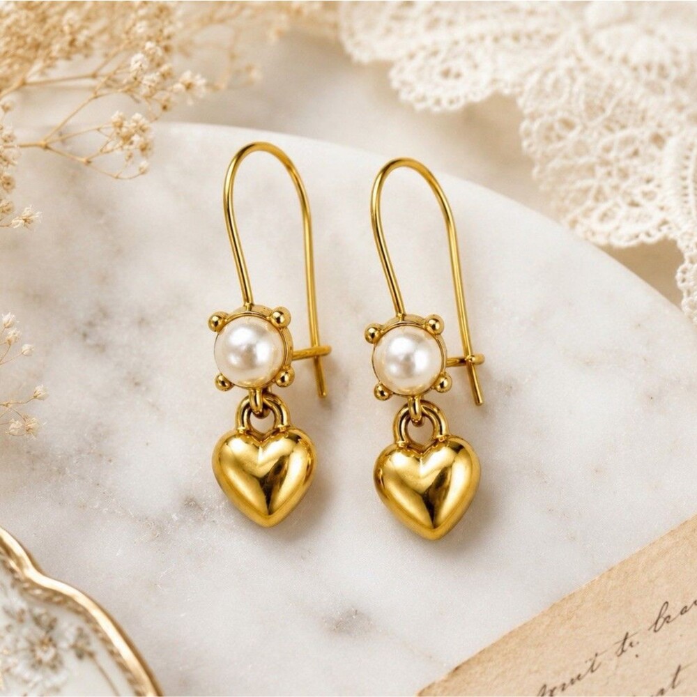 Vintage Gold Tone Faux Pearl Heart Drop Earrings Dangle Kidney Wire Romantic
